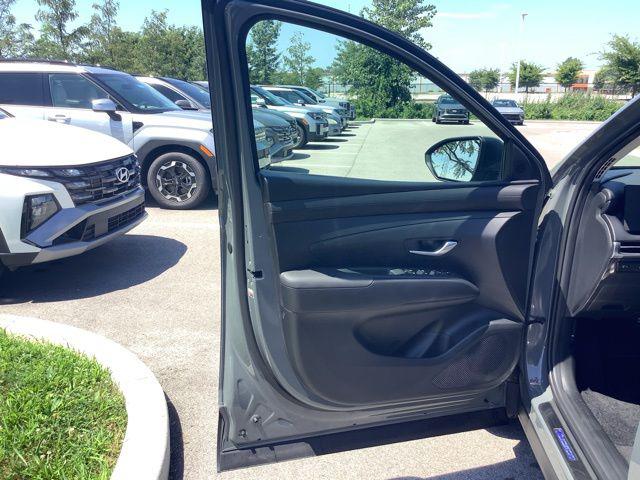 2025 Hyundai Tucson SE photo 26