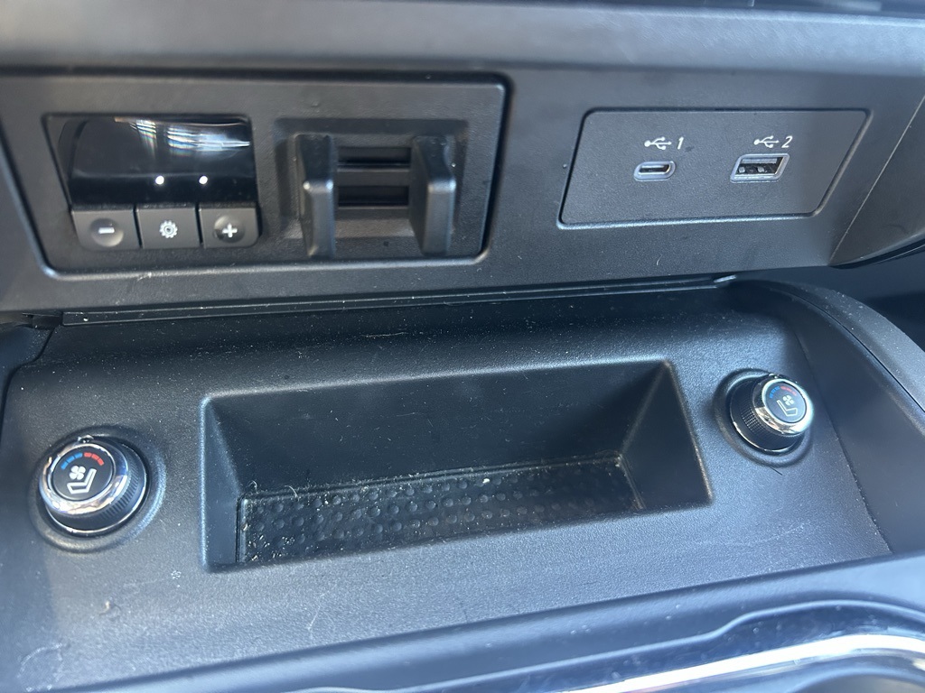 2020 Nissan Titan Platinum Reserve photo 22