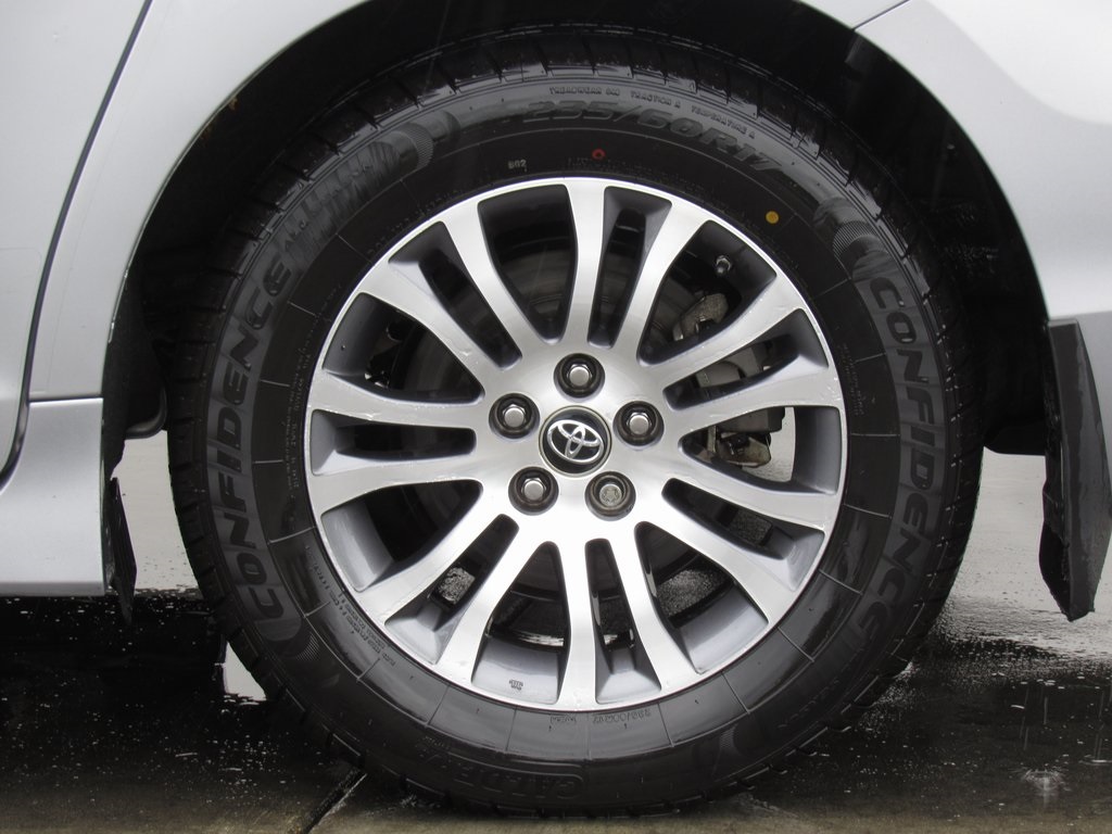 2018 Toyota Sienna XLE photo 38