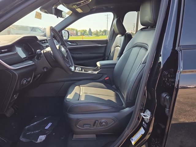 2025 Jeep Grand Cherokee Limited photo 3