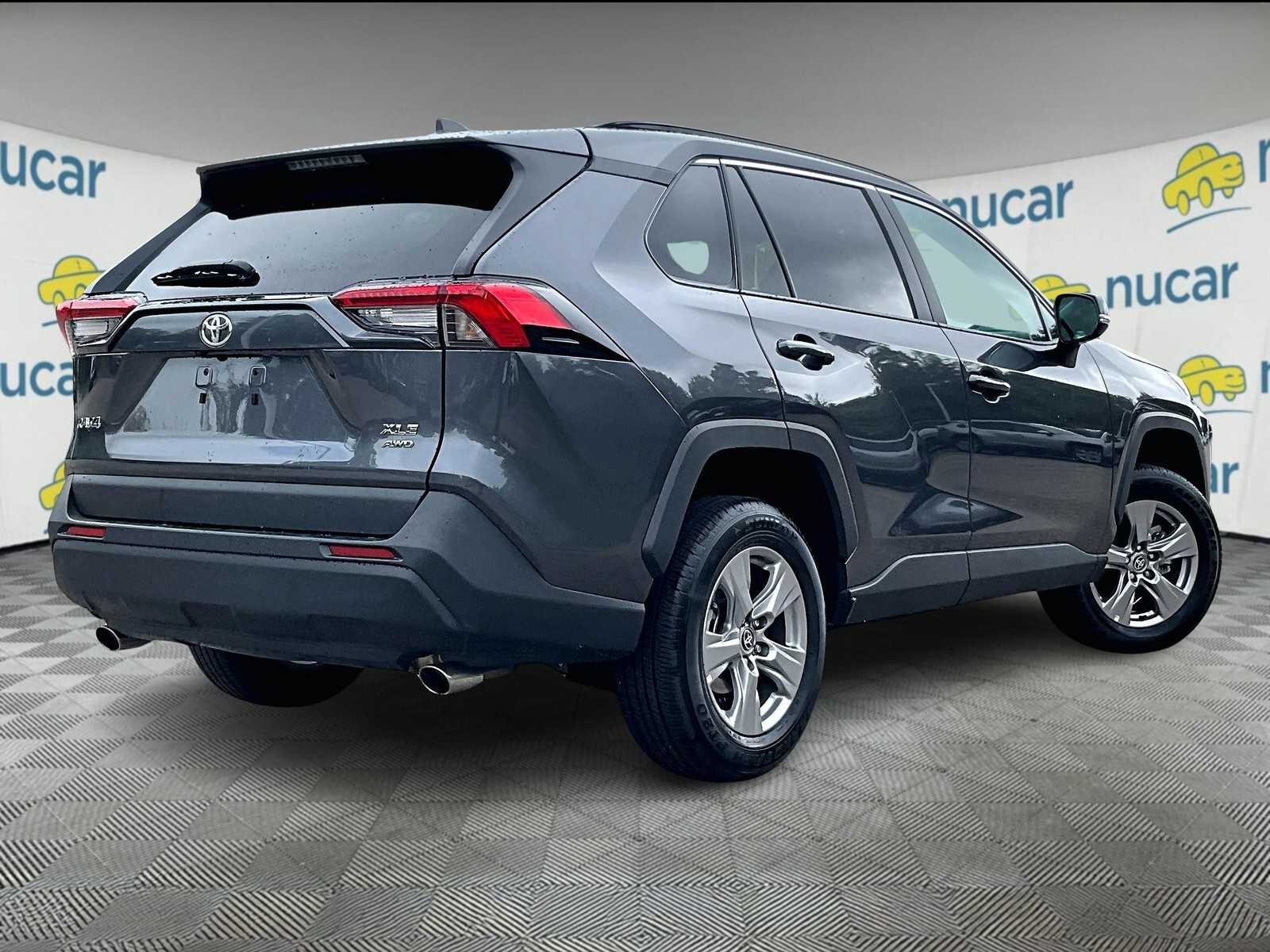 2025 Toyota RAV4 XLE photo 6