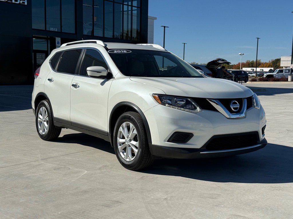 2016 Nissan Rogue SV photo 3