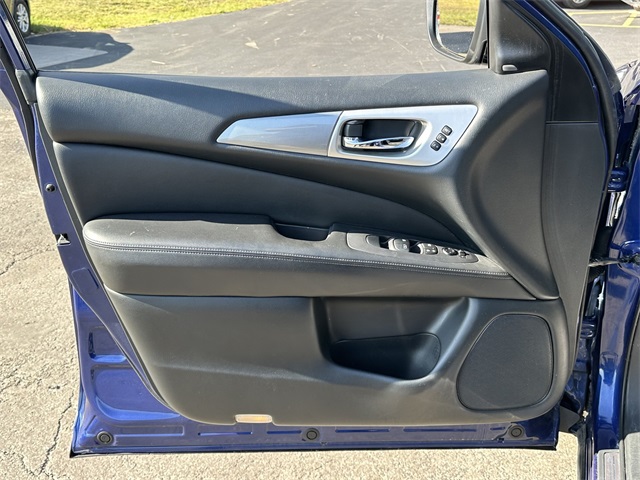 2020 Nissan Pathfinder SL photo 34