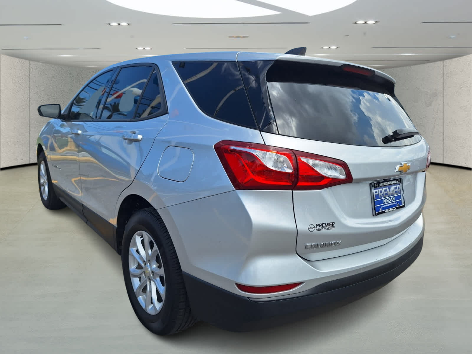 2019 Chevrolet Equinox LS photo 3