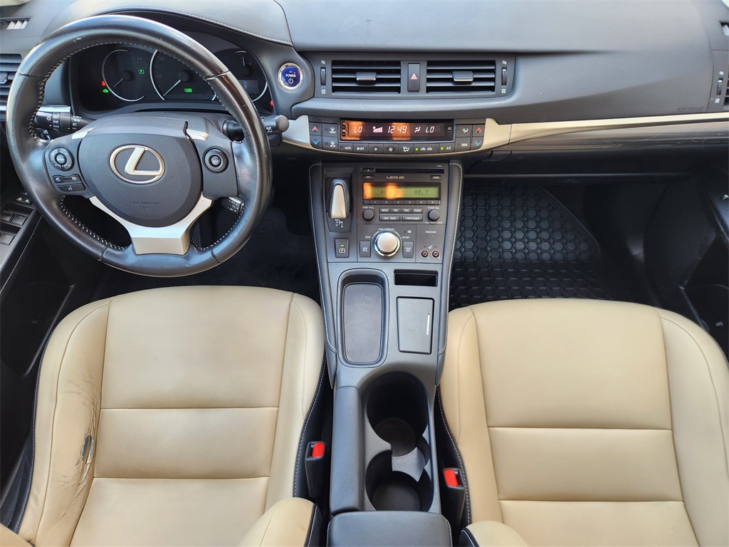 2017 Lexus CT 200h photo 24
