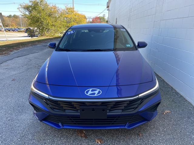 2025 Hyundai Elantra SE photo 2