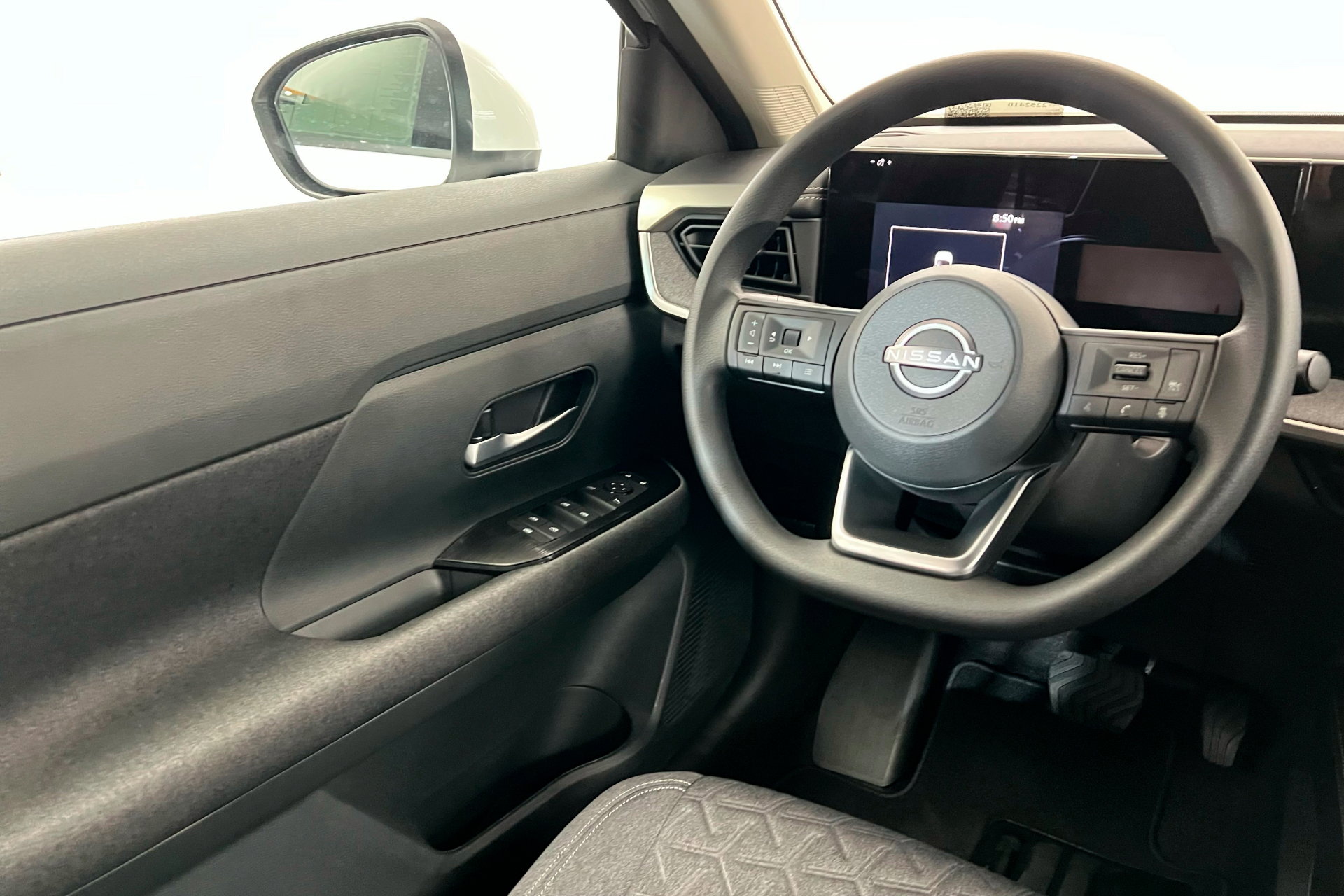 2025 Nissan Kicks SV photo 10