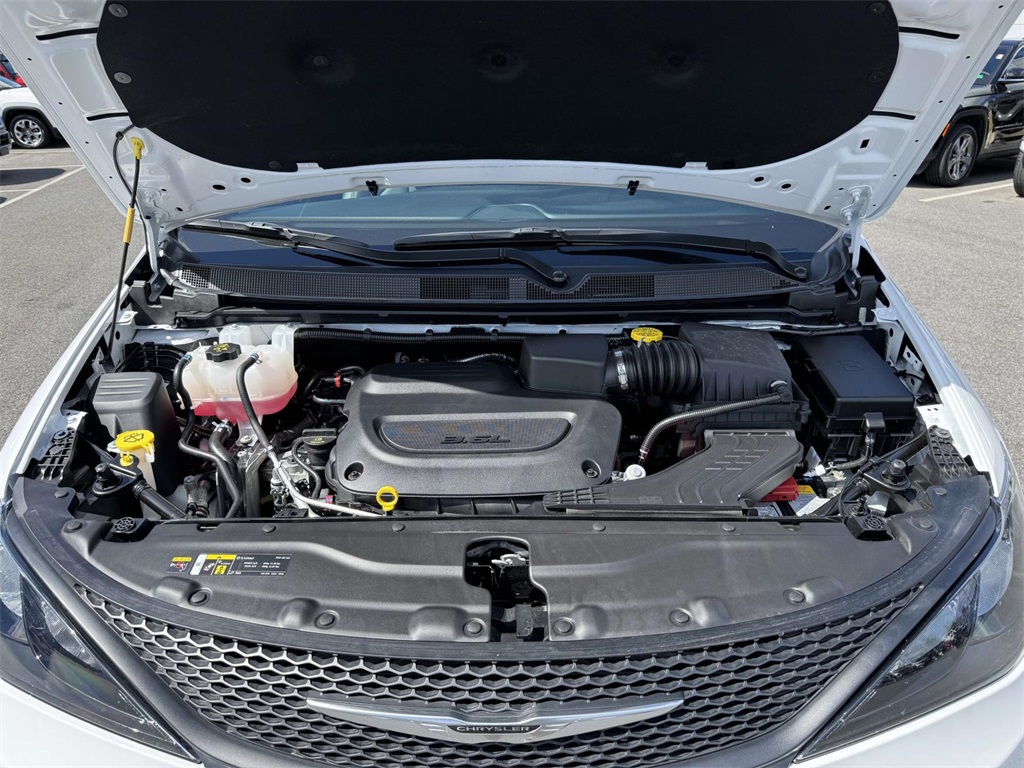2025 Chrysler Voyager LX photo 12