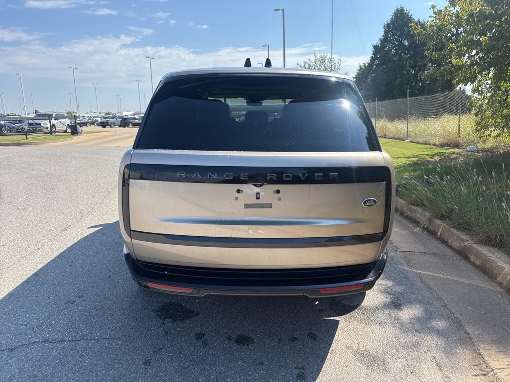 2023 Land Rover Range Rover SE photo 3