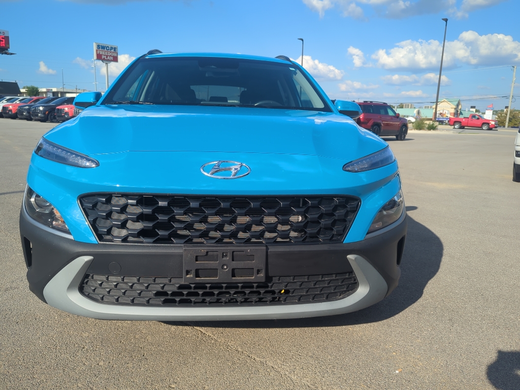 2023 Hyundai Kona SEL photo 2