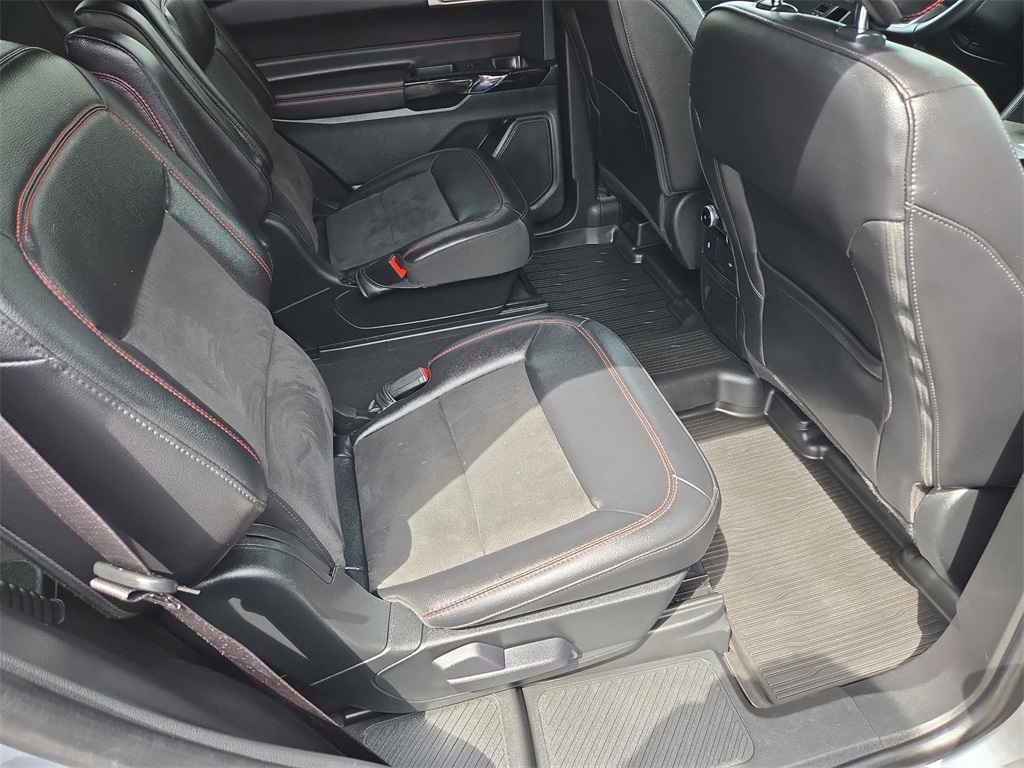 2024 Ford Explorer ST-Line photo 31