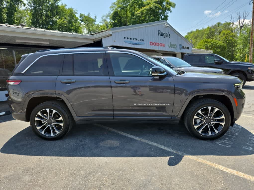 2022 Jeep Grand Cherokee Overland photo 3