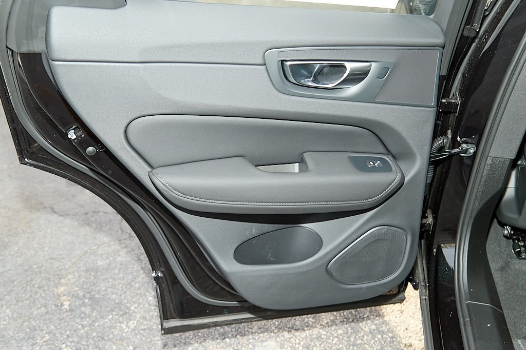 2026 VOLVO XC60 - Image 15