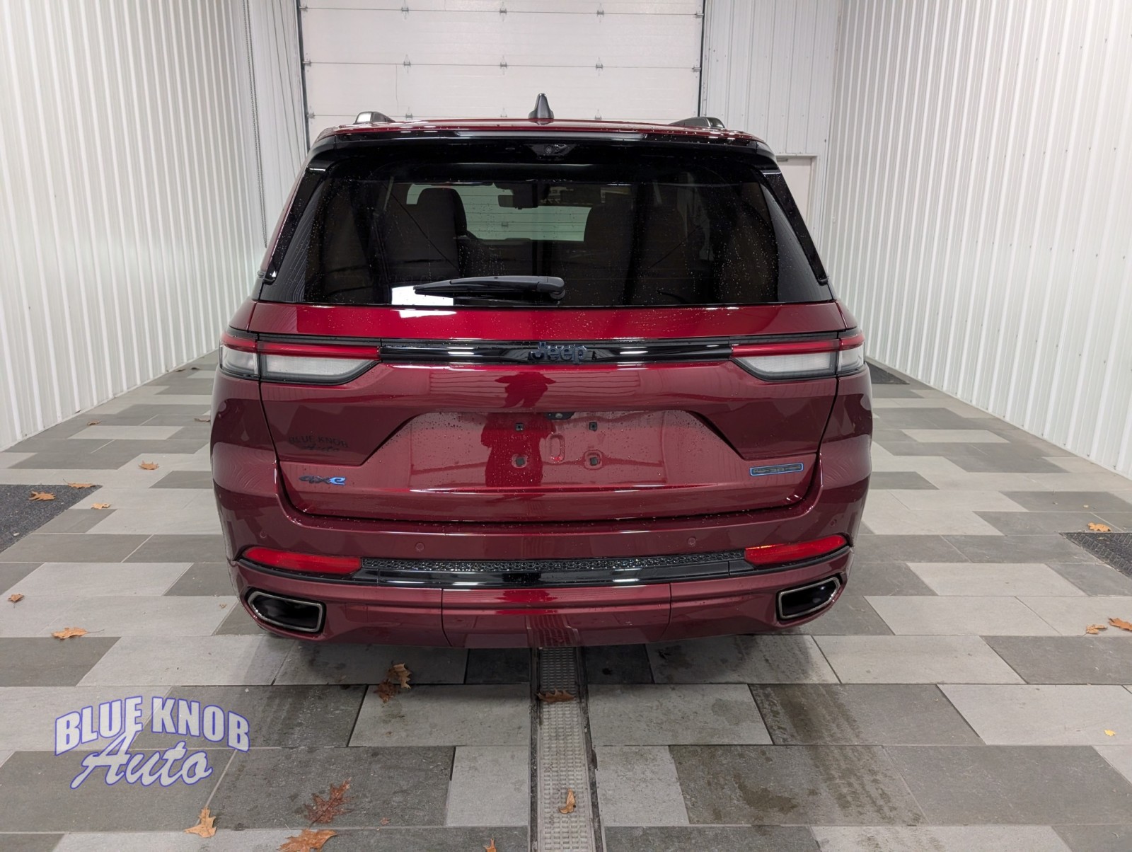 2023 Jeep Cherokee 80th Anniversary Edition photo 2