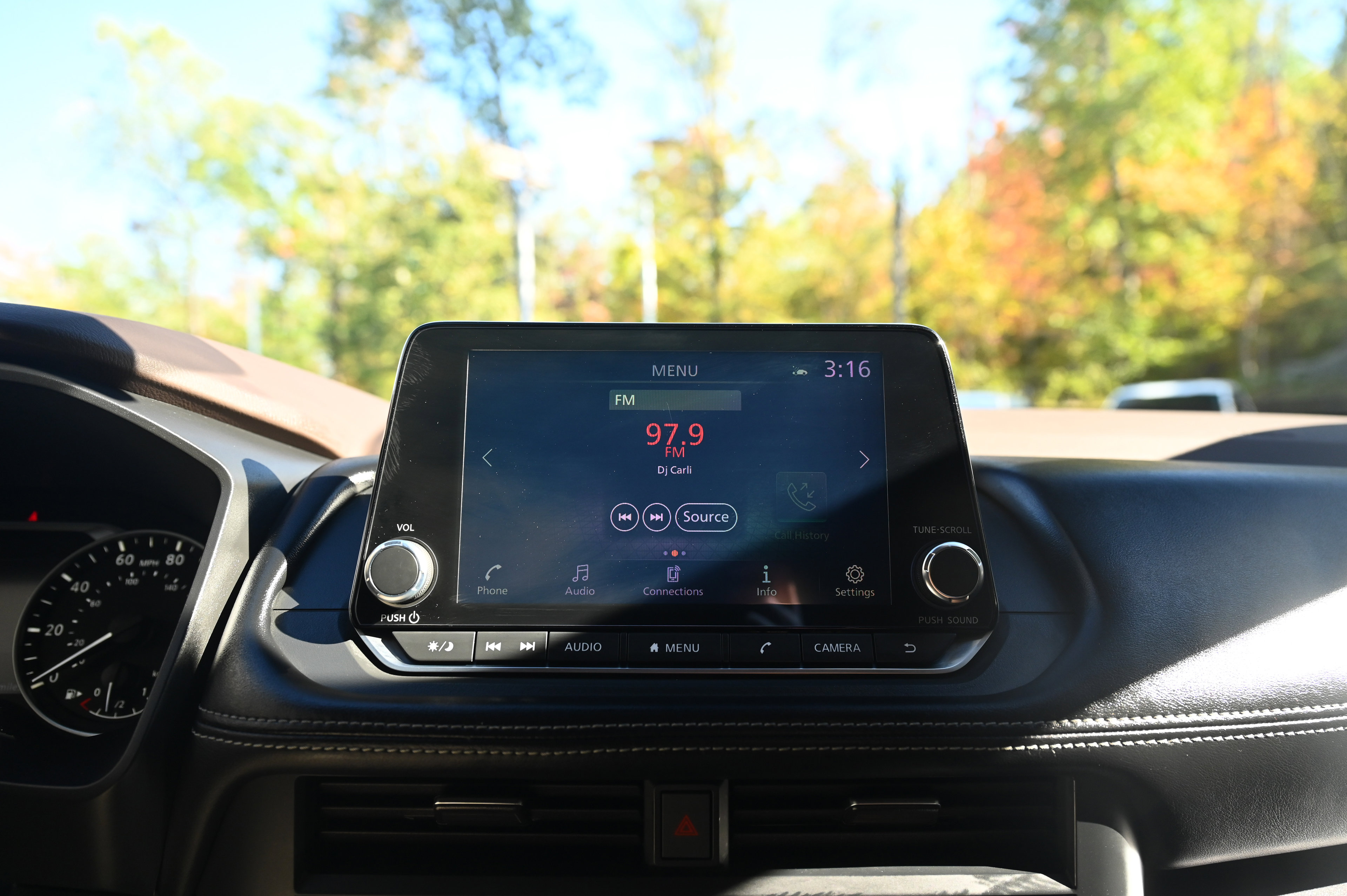 2023 Nissan Rogue SV photo 14