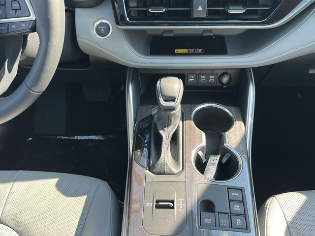 2025 Toyota Highlander Hybrid Platinum photo 7