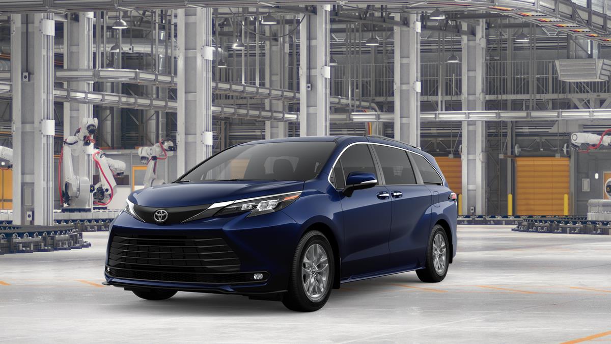 2026 Toyota Sienna XLE's photo