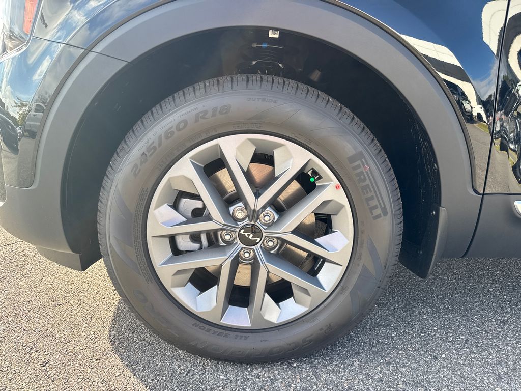2025 Kia Telluride LX photo 9