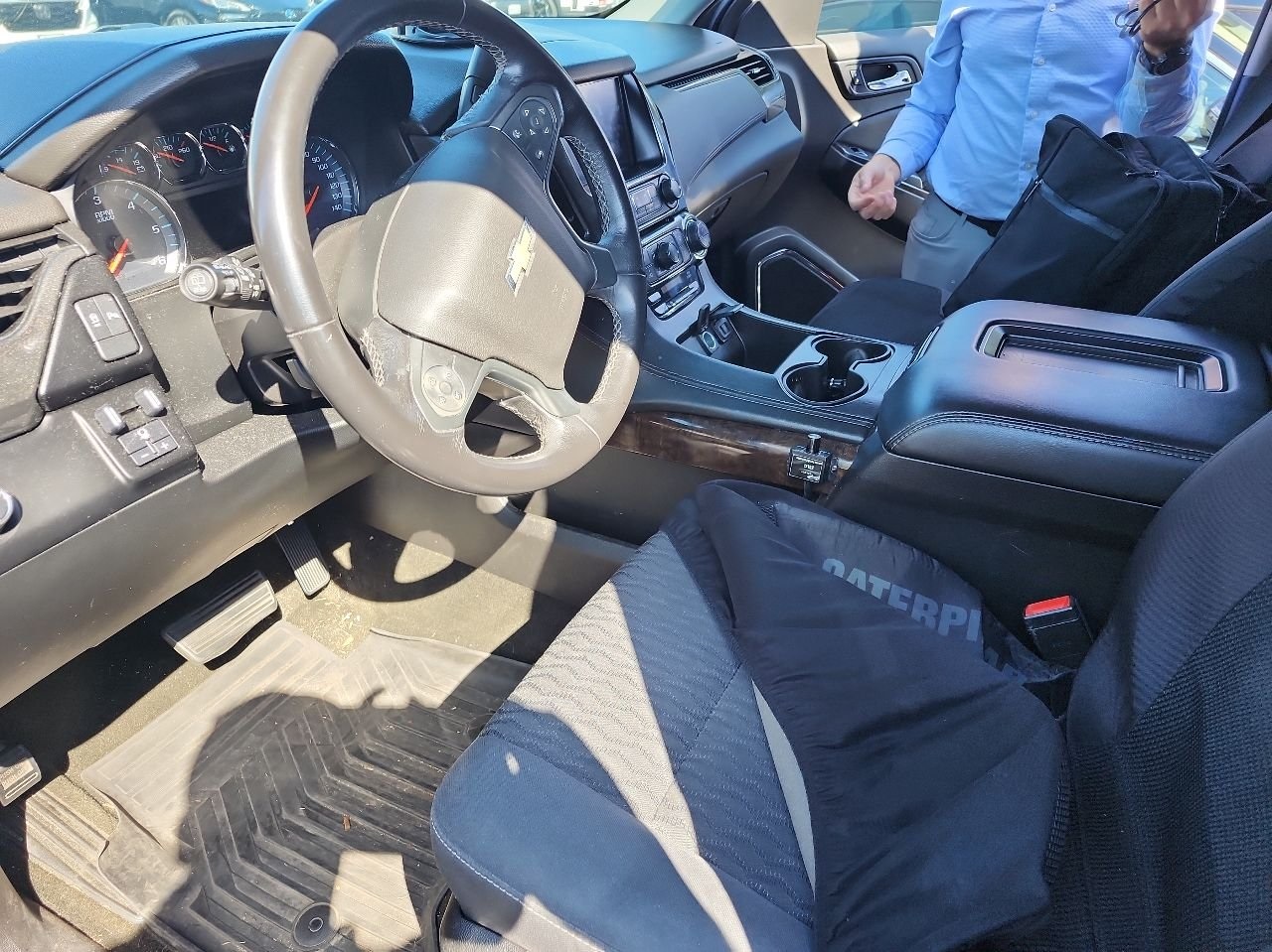 2017 Chevrolet Tahoe LS photo 3