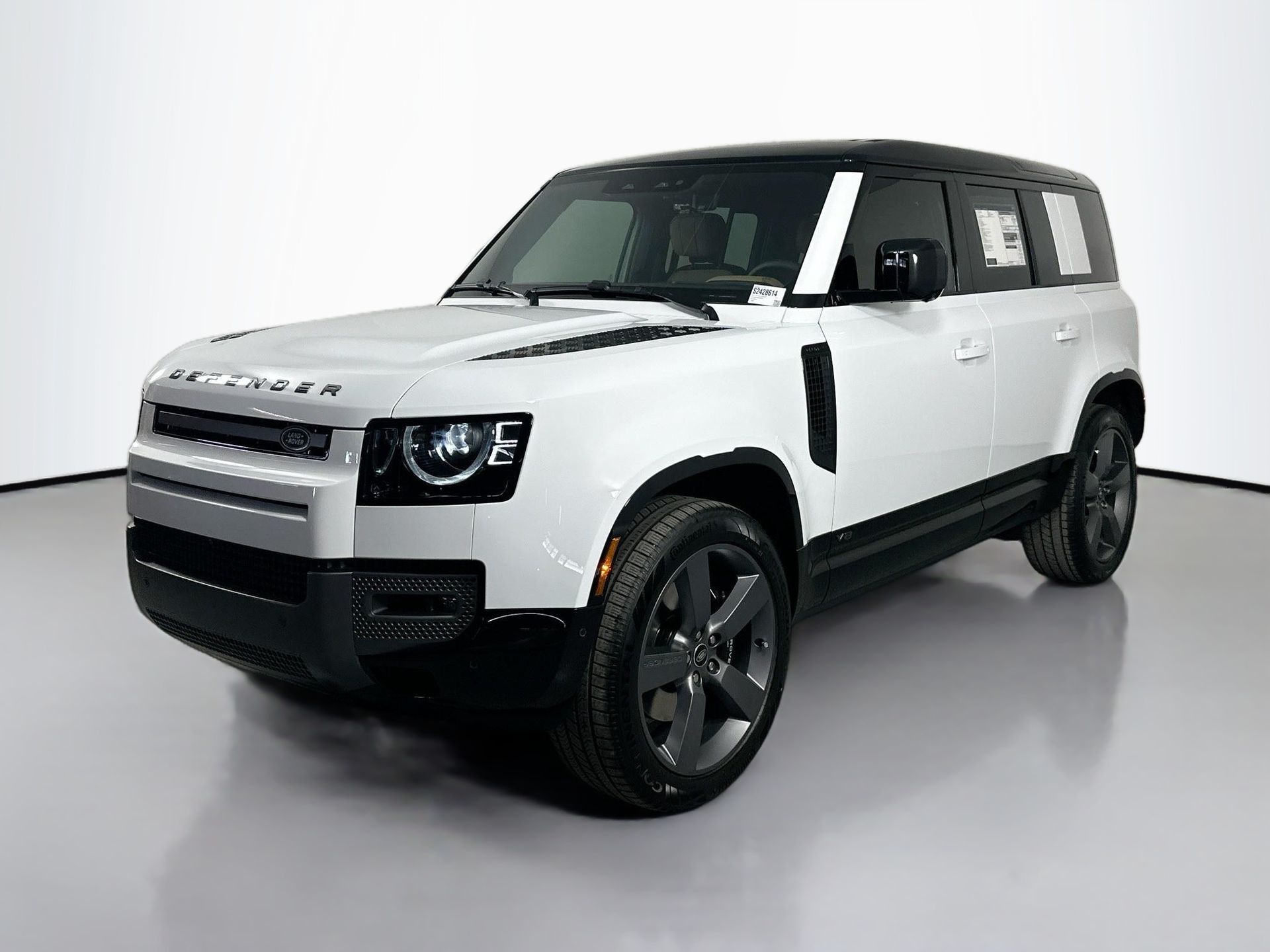 2025 Land Rover Defender V8's photo