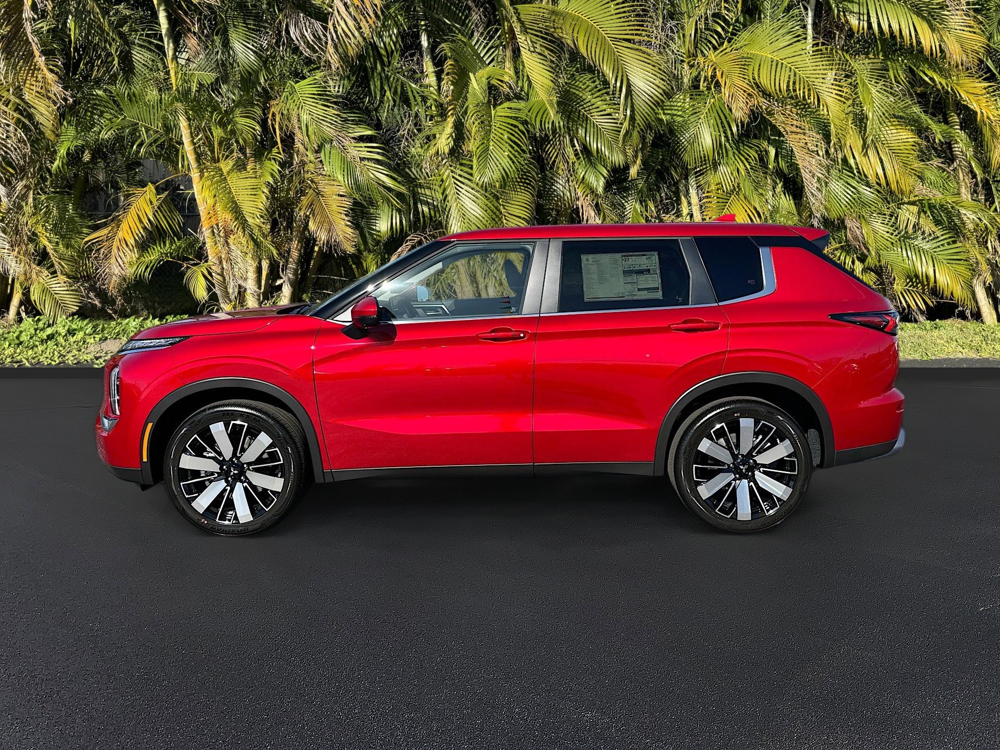 2025 Mitsubishi Outlander SE photo 2