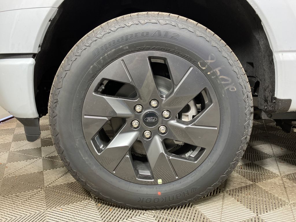 2025 Ford F-150 Lightning photo 6