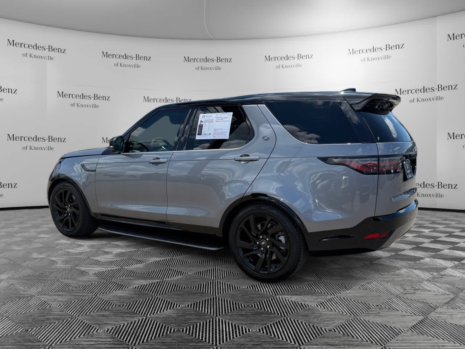 2024 Land Rover Discovery SE photo 2