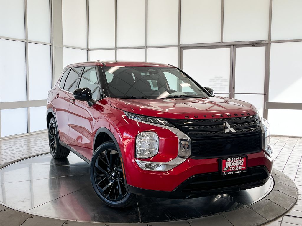 2022 Mitsubishi Outlander Black Edition photo 2