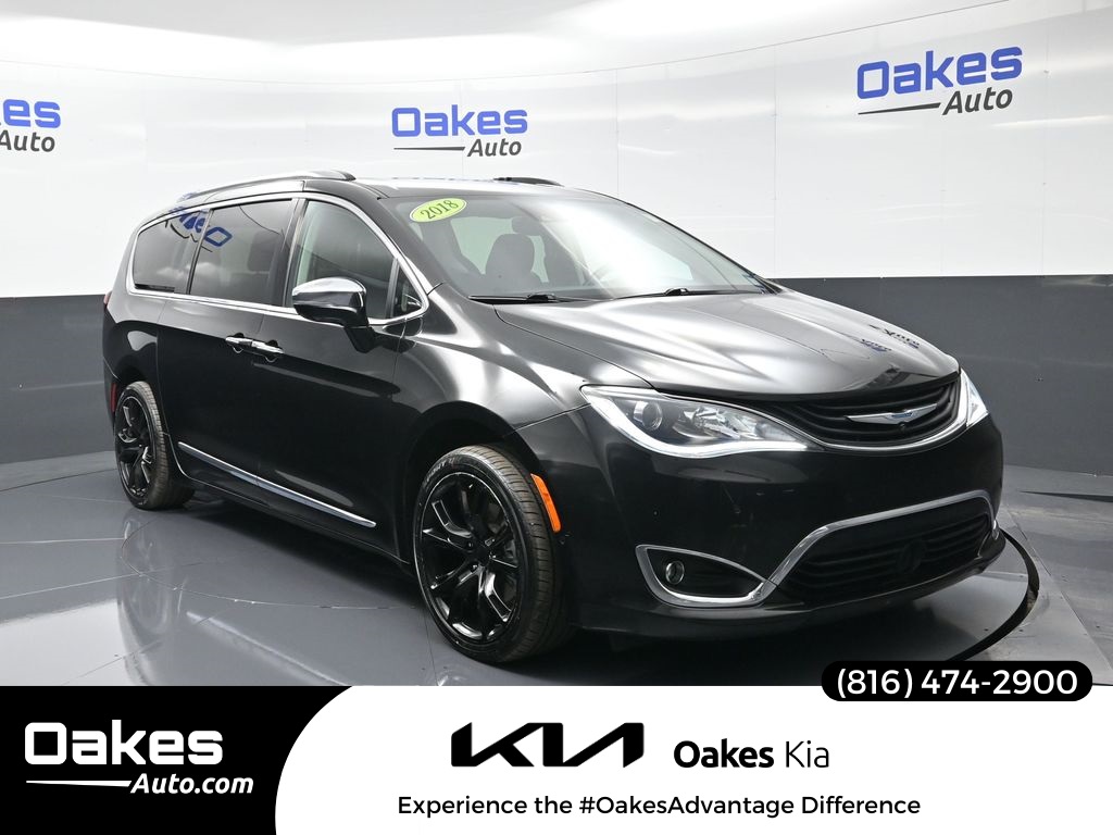 2018 Chrysler Pacifica Hybrid Limited's photo