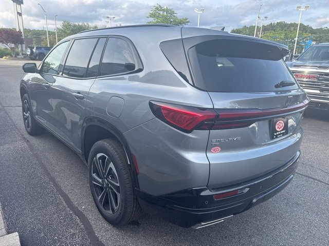 2025 Buick Enclave Sport Touring photo 4