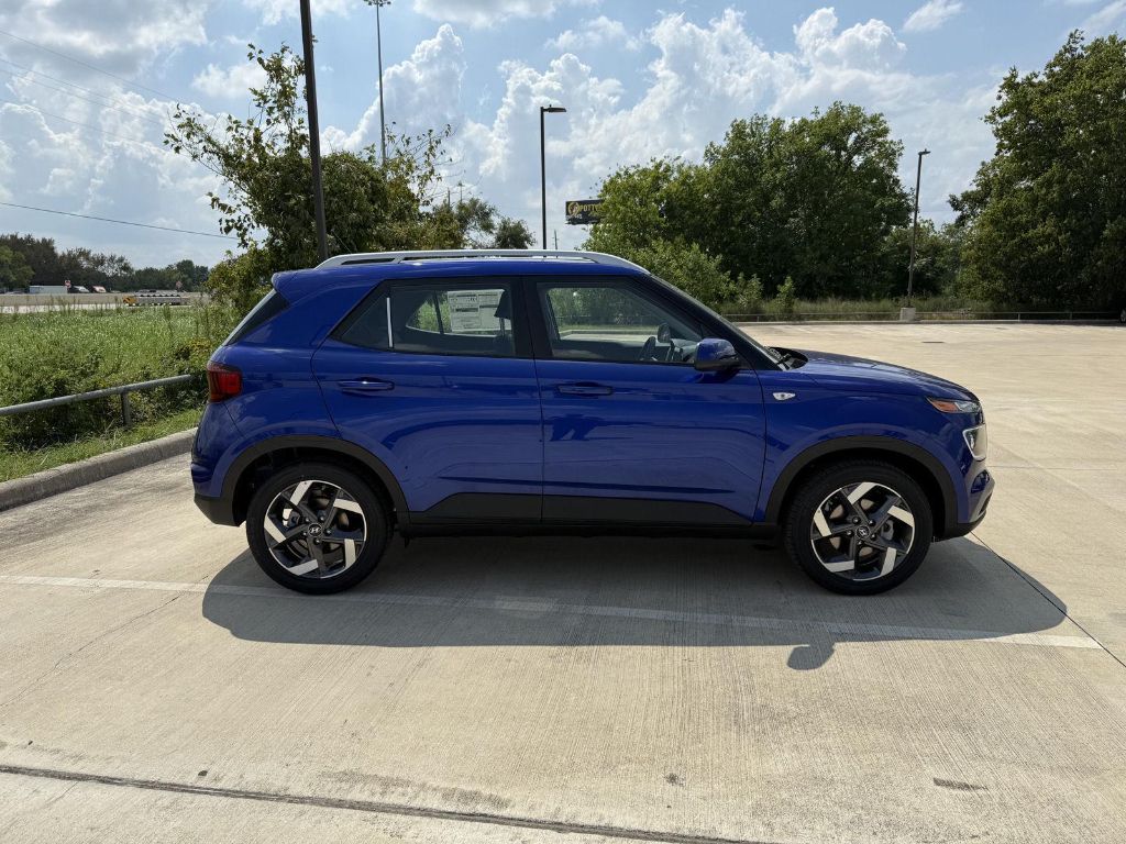 2025 Hyundai Venue Limited photo 3