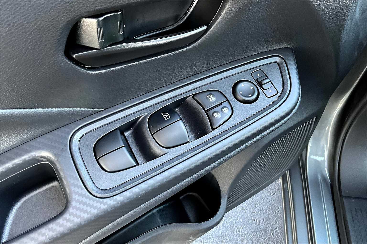2025 Nissan Versa S photo 19