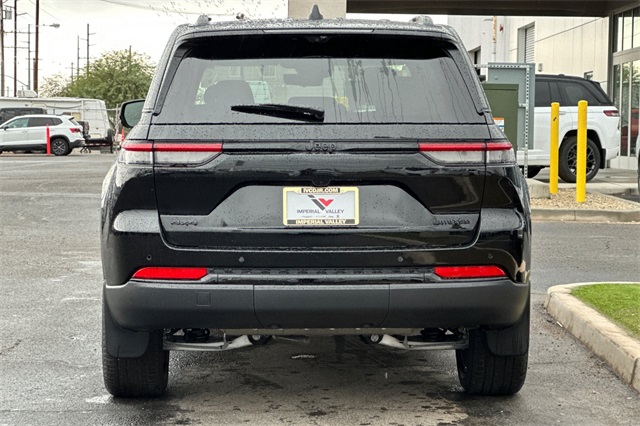 2025 Jeep Grand Cherokee Limited photo 4