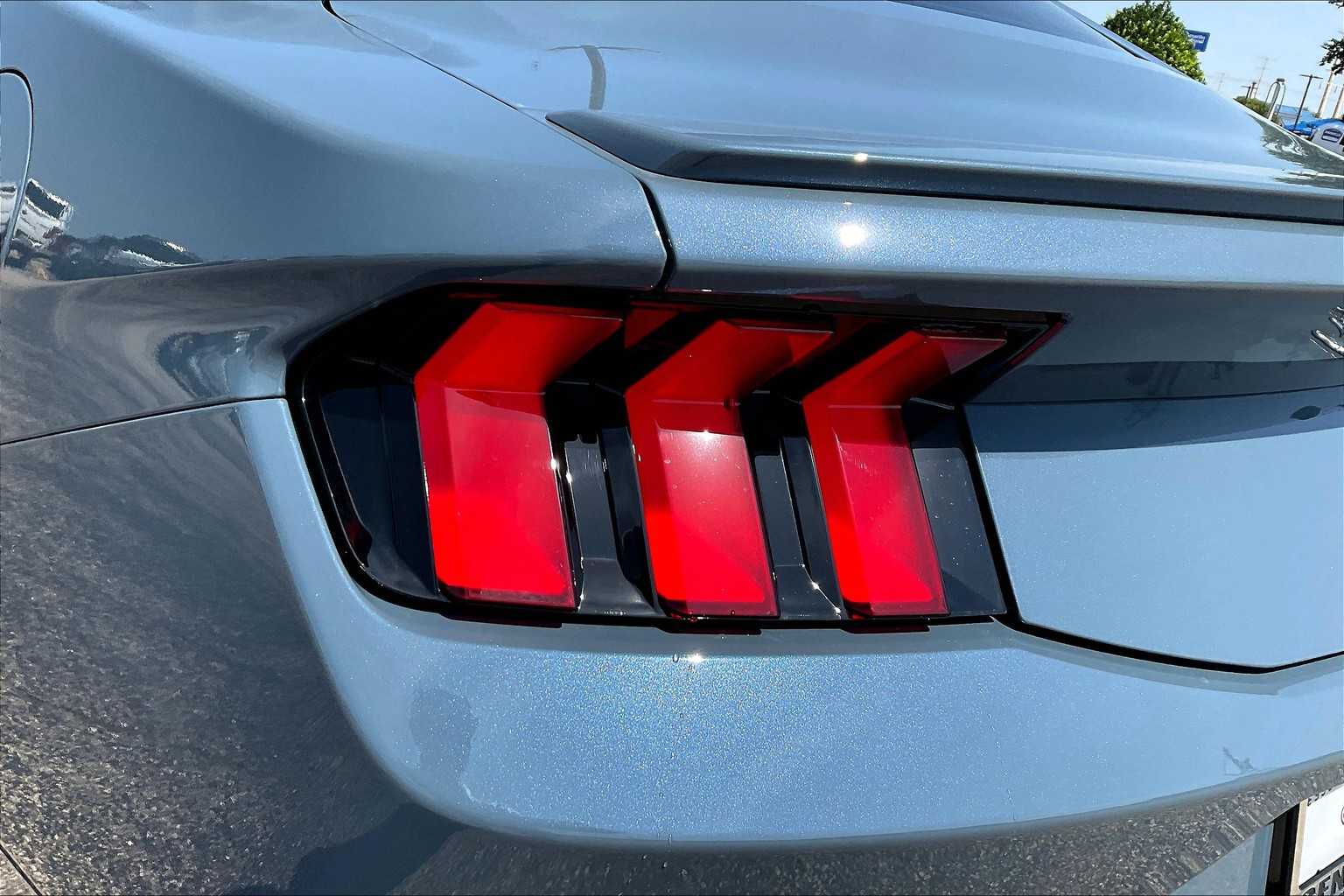 2025 Ford Mustang EcoBoost Premium photo 13