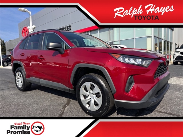 2019 Toyota RAV4 LE's photo