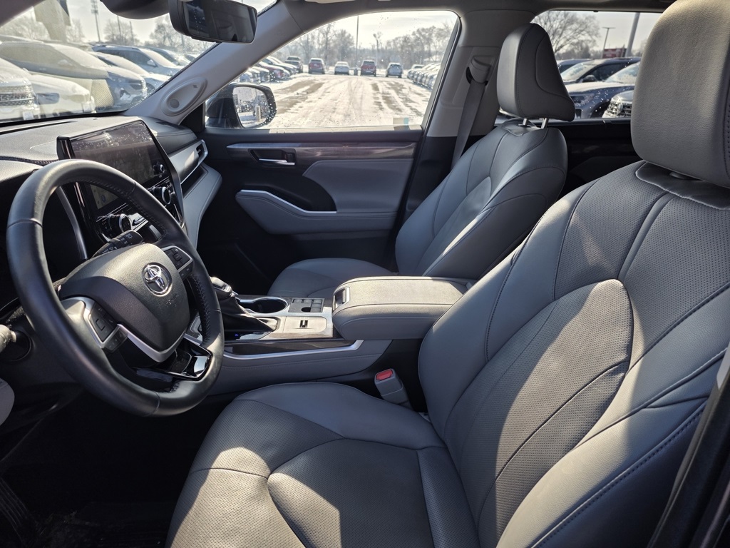 2023 Toyota Highlander Limited Hybrid photo 3
