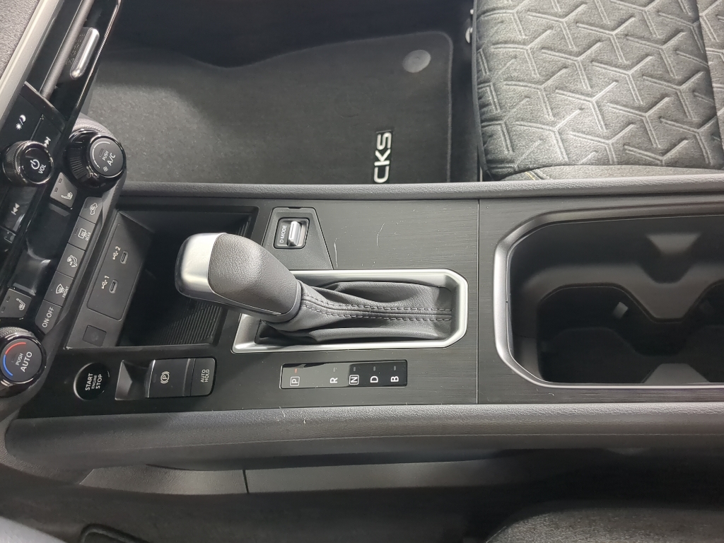 2026 Nissan Kicks SV photo 18