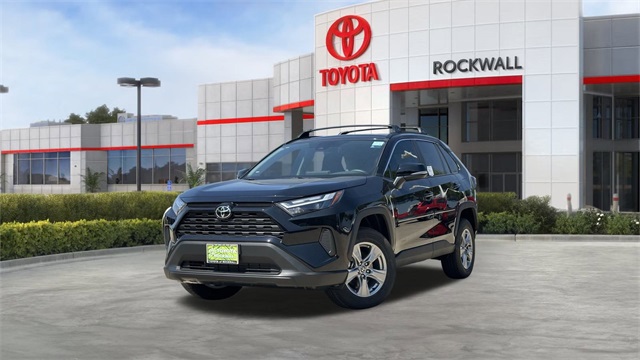 2025 Toyota RAV4 XLE's photo