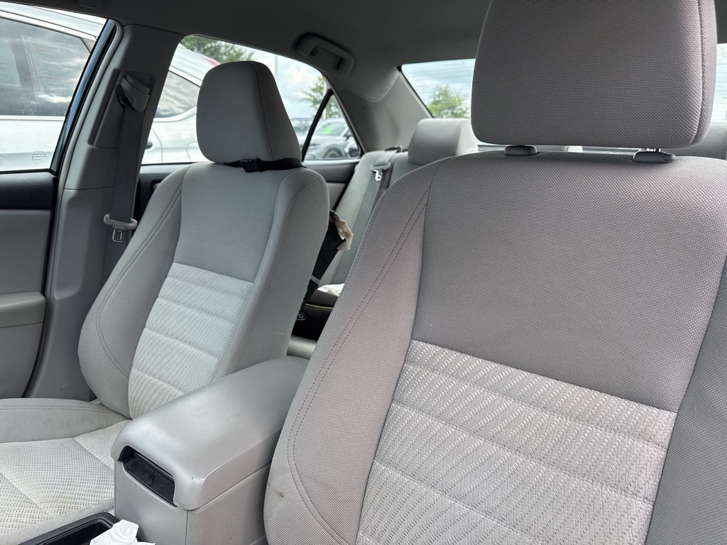 2015 Toyota Camry Hybrid LE photo 4