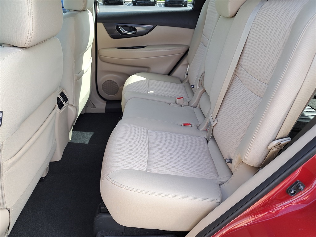 2018 Nissan Rogue SV photo 10