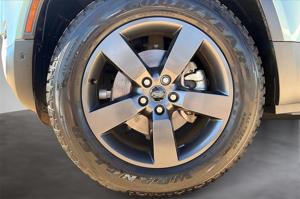 2024 Land Rover Defender 110 S photo 8