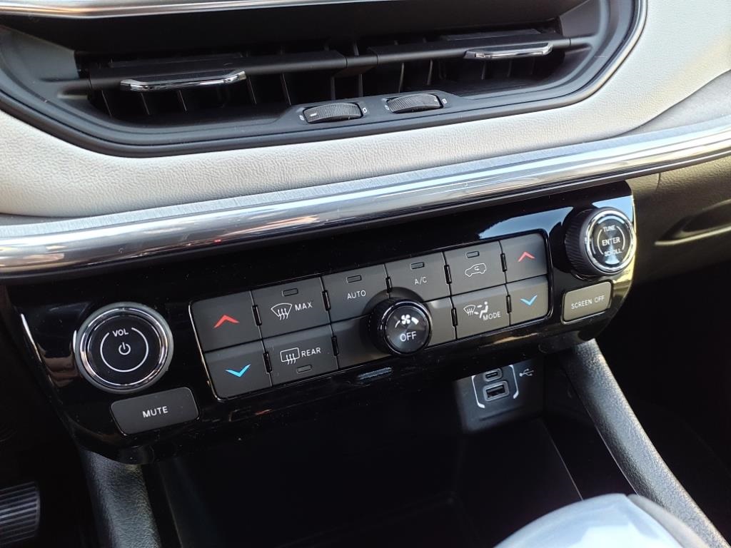 2024 Jeep Compass Limited photo 16