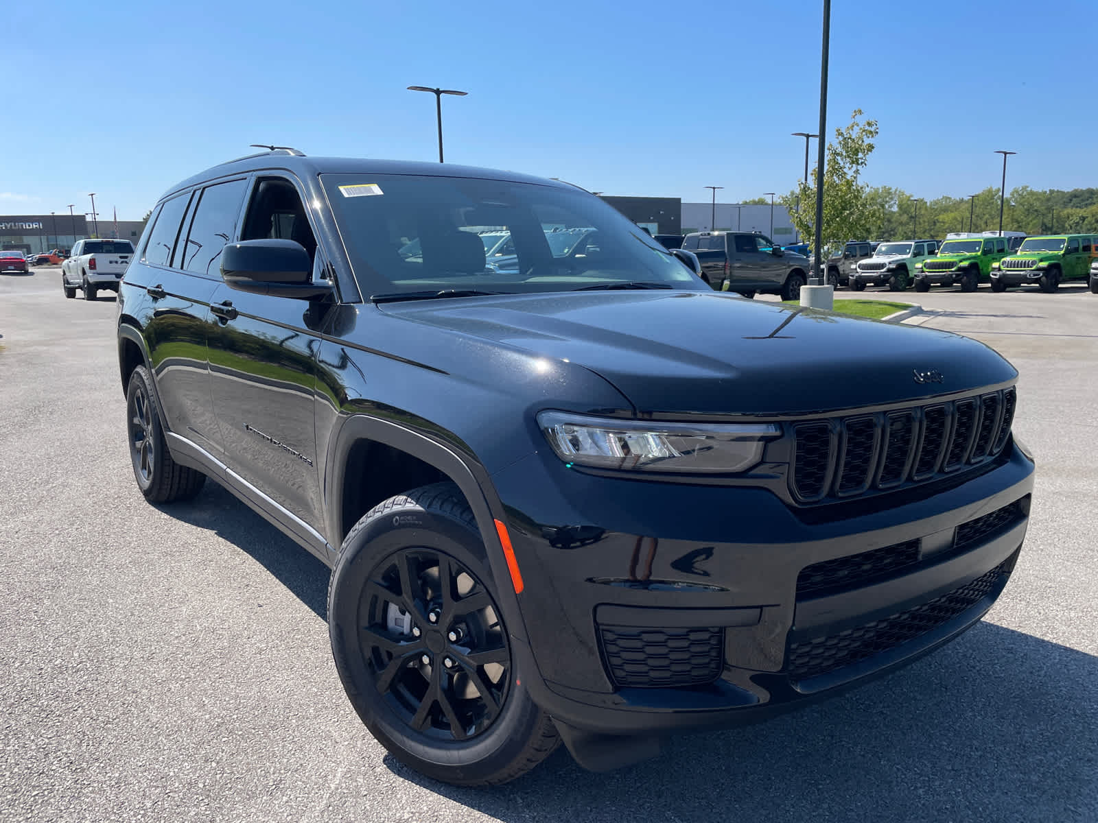 2025 Jeep Grand Cherokee Altitude X photo 2