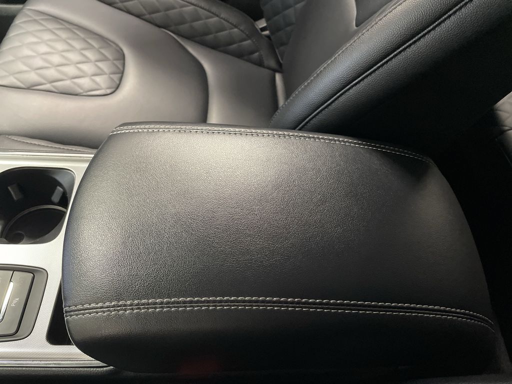 2024 Ford Edge Titanium photo 19