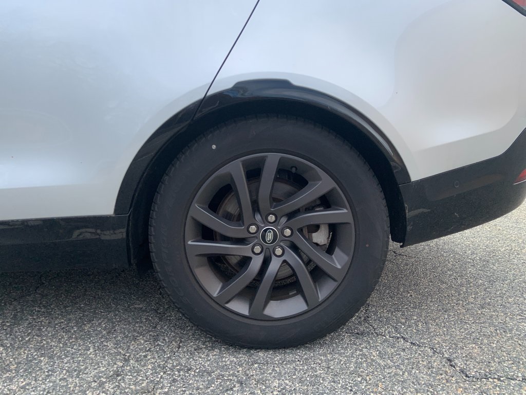 2023 Land Rover Discovery S R-Dynamic photo 10