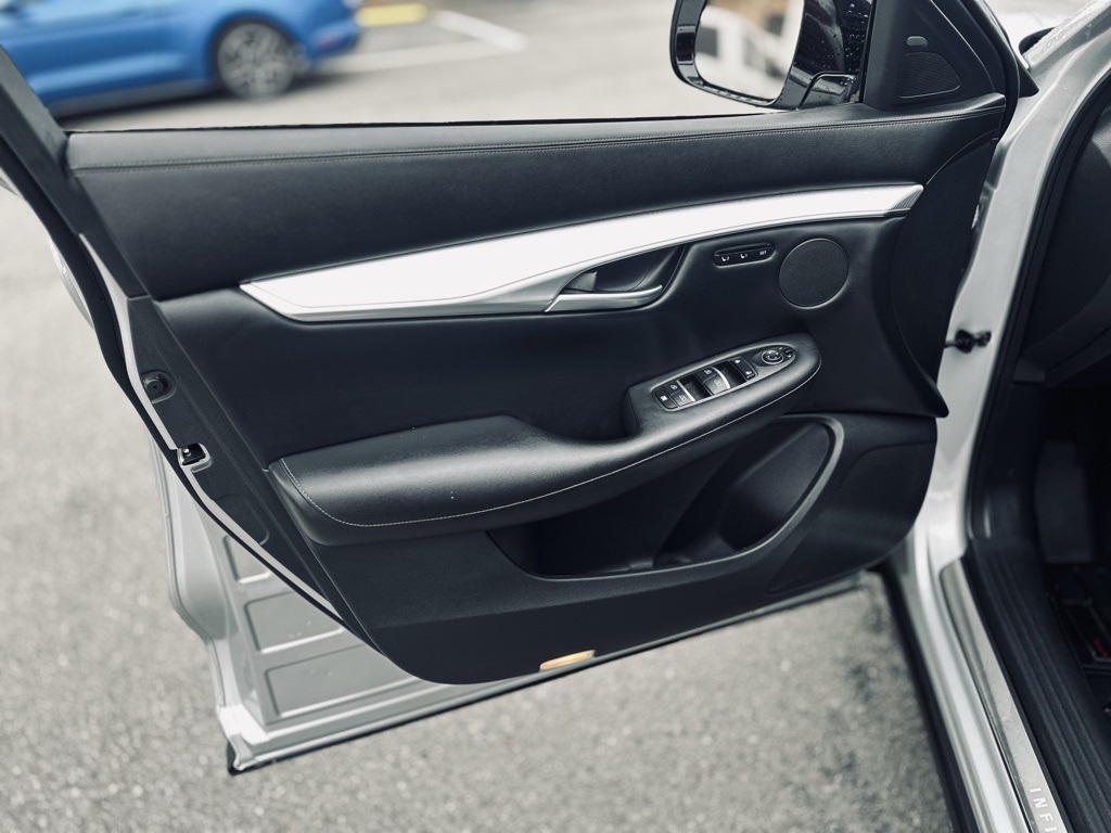 2021 Infiniti QX50 Essential photo 24