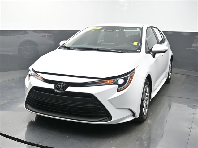 2025 Toyota Corolla LE's photo