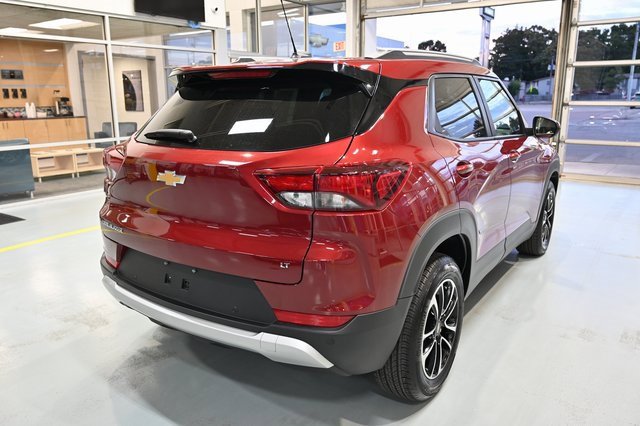 2024 Chevrolet Trailblazer LT photo 2