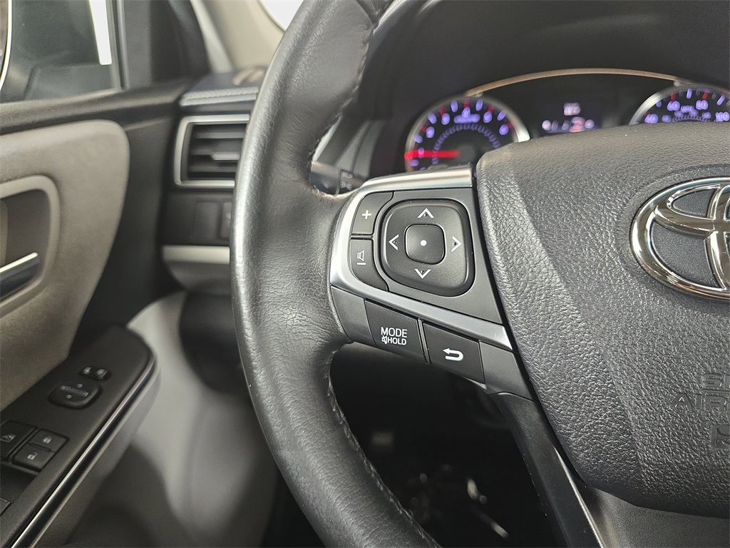 2015 Toyota Camry XSE photo 15