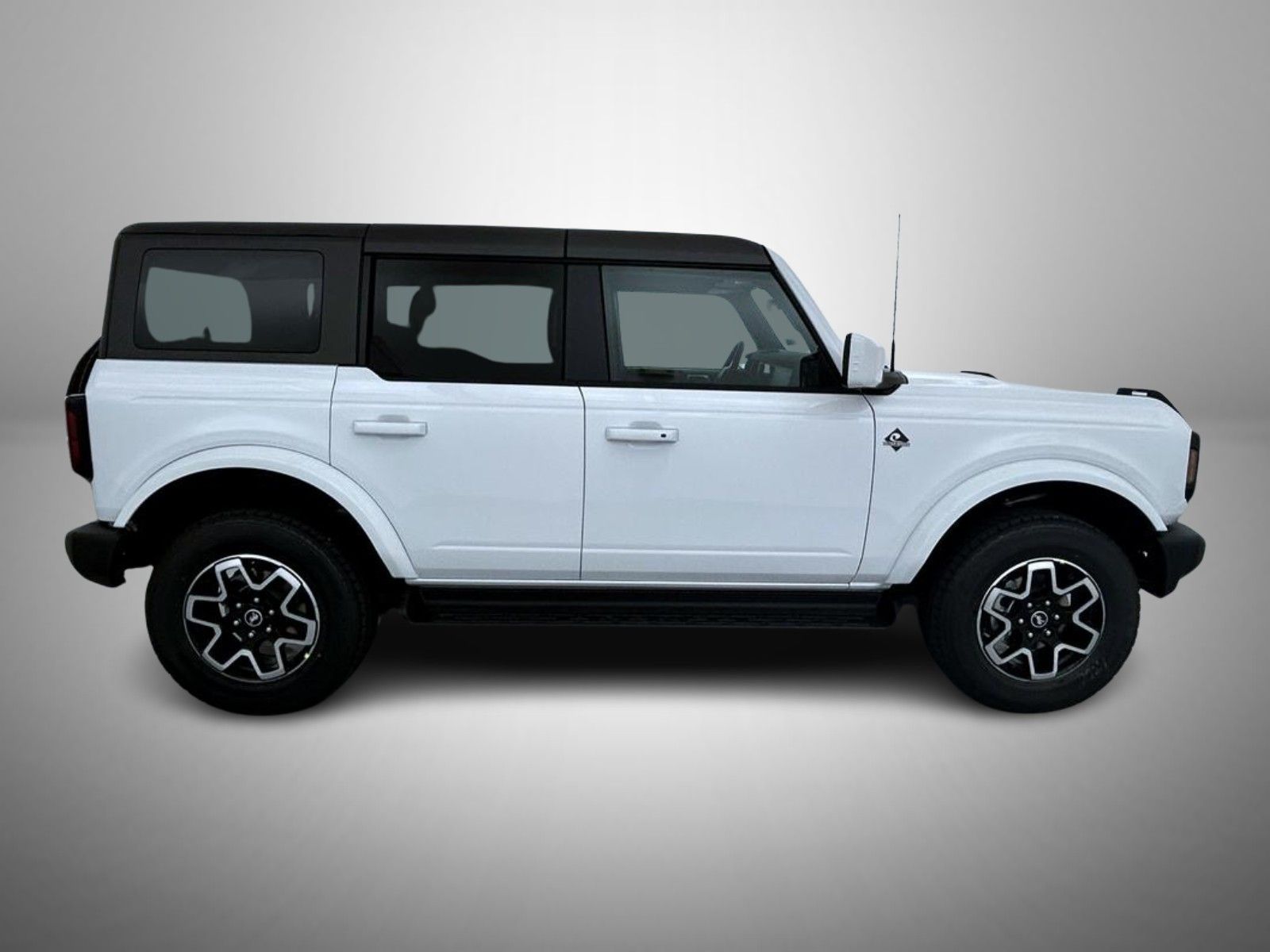 2025 Ford Bronco Outer Banks photo 4